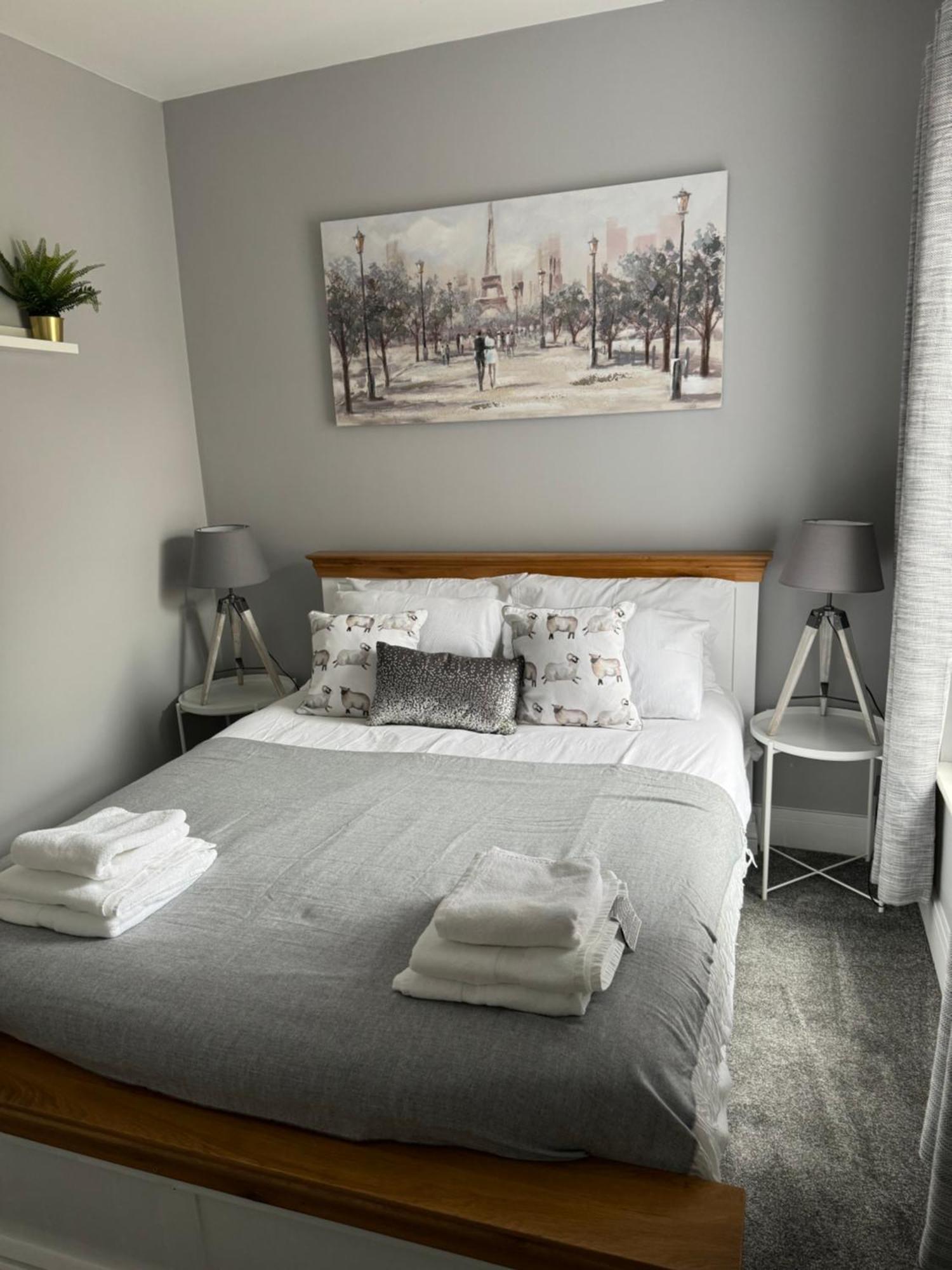 Modern, Spacious And Central Location Aberdare Ngoại thất bức ảnh