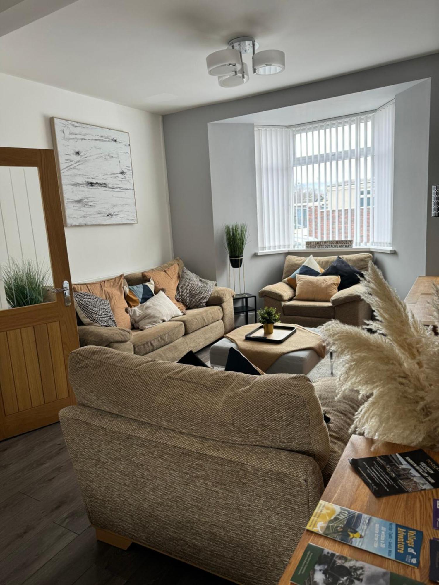 Modern, Spacious And Central Location Aberdare Ngoại thất bức ảnh