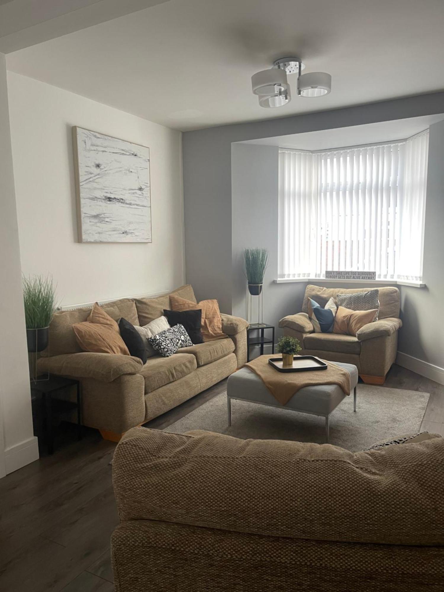 Modern, Spacious And Central Location Aberdare Ngoại thất bức ảnh
