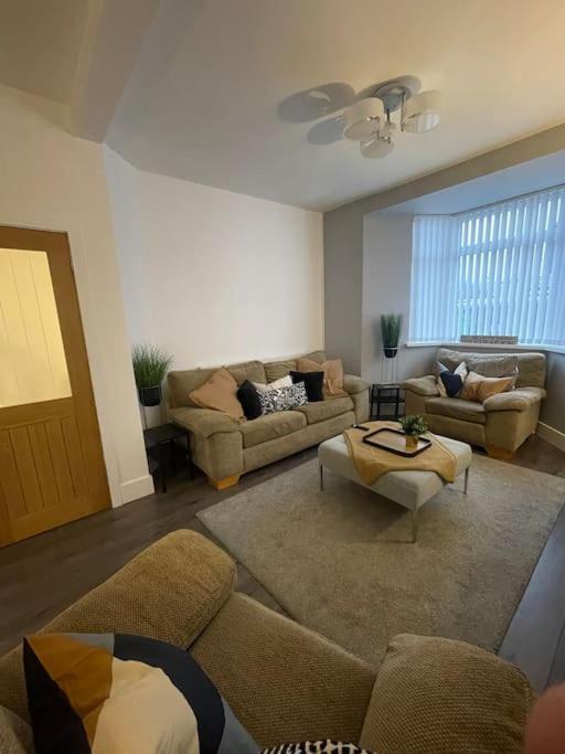 Modern, Spacious And Central Location Aberdare Ngoại thất bức ảnh