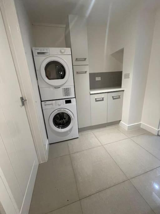 Modern, Spacious And Central Location Aberdare Ngoại thất bức ảnh