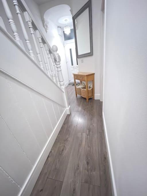Modern, Spacious And Central Location Aberdare Ngoại thất bức ảnh