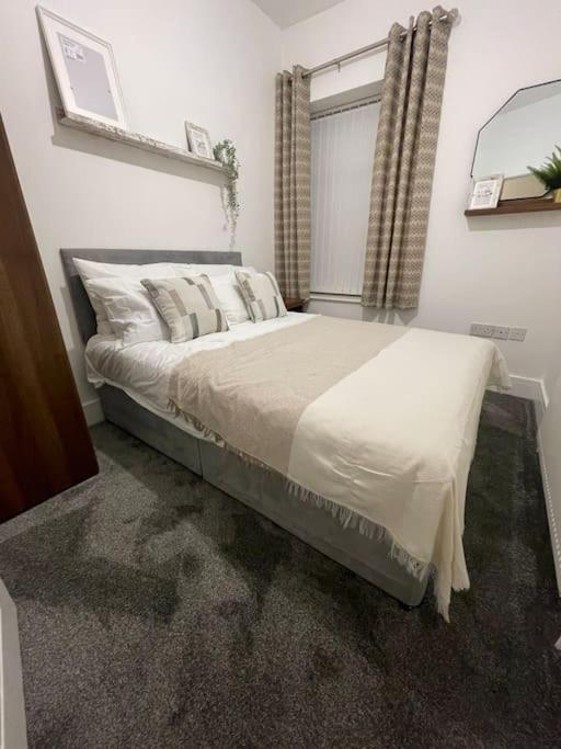 Modern, Spacious And Central Location Aberdare Ngoại thất bức ảnh
