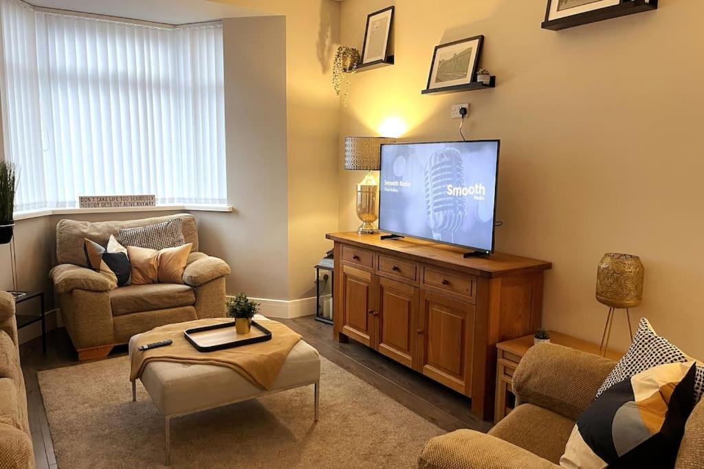 Modern, Spacious And Central Location Aberdare Ngoại thất bức ảnh
