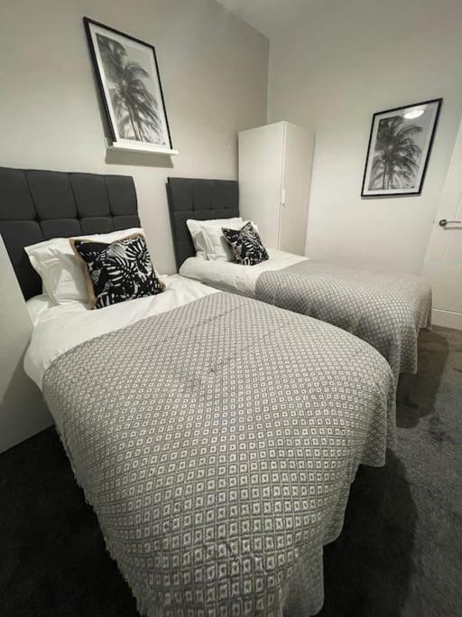 Modern, Spacious And Central Location Aberdare Ngoại thất bức ảnh